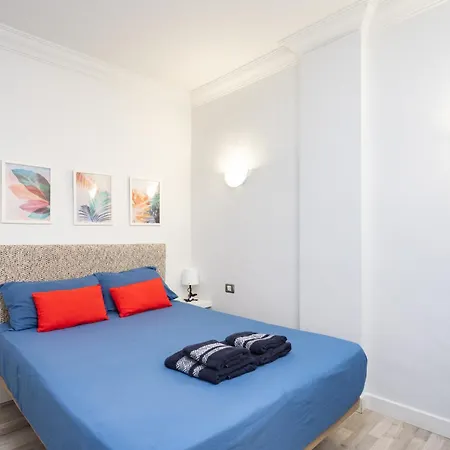 Apartment Home2book Bright In Abrigos